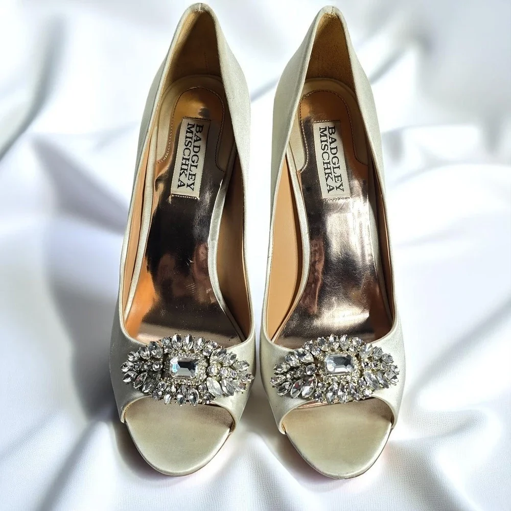 Badgley Mischka Peep Toe Heels Woman 8M Cream Rhinestone Embellished Pumps Shoes